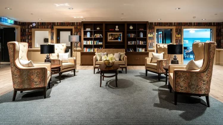 Abbeygate Manor-main-image