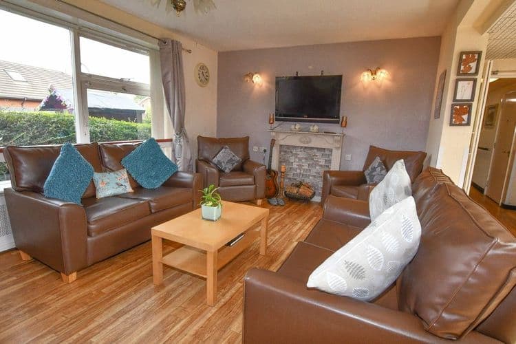 Astbury Lodge-main-image