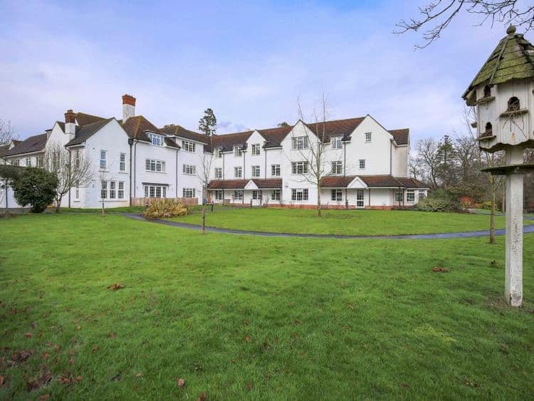 Barchester Healthcare White Lodge Care Home, Braydon Road, SN5 0AD