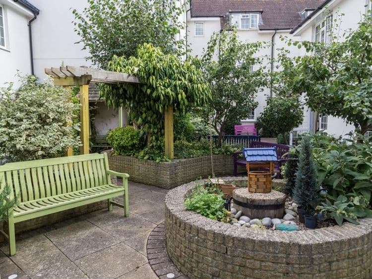 Barchester Healthcare White Lodge Care Home, Braydon Road, SN5 0AD