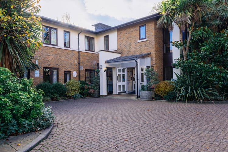 Barchester Healthcare Lynde House Care Home, Twickenham, TW1 2JB