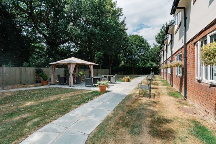 Barchester Healthcare Wykeham House Care Home, Horley, RH6 7DJ
