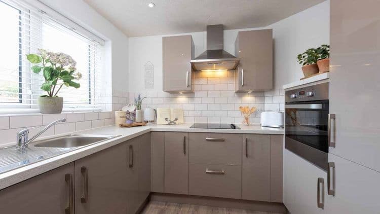 Surrey - Manns Lodge Care Home