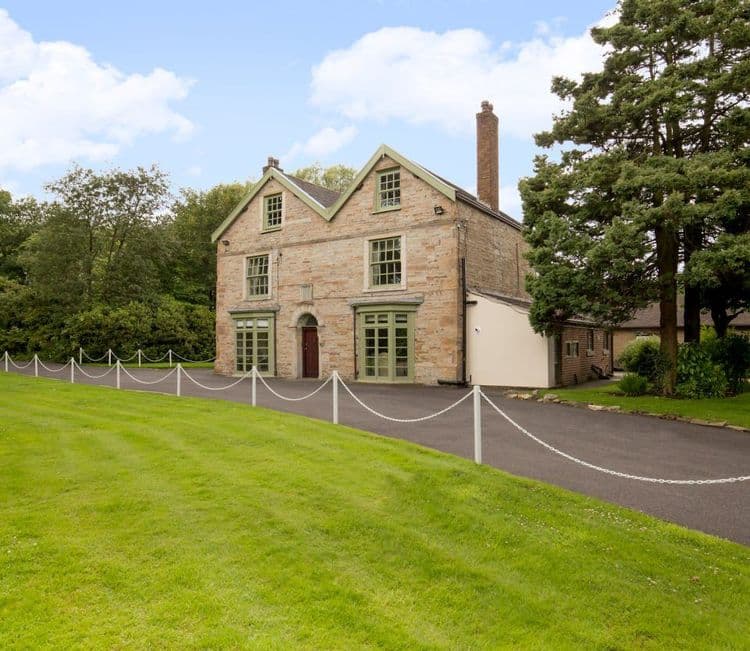 Dean Wood Manor-main-image
