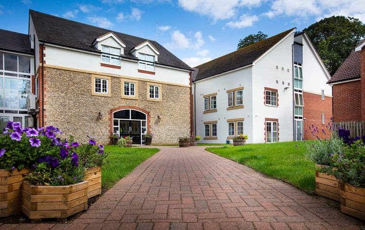 Kentford Manor-main-image