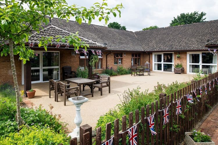 Lake House Care Home, Banbury, OX17 3NG