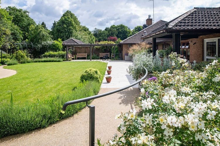 Lake House Care Home, Banbury, OX17 3NG