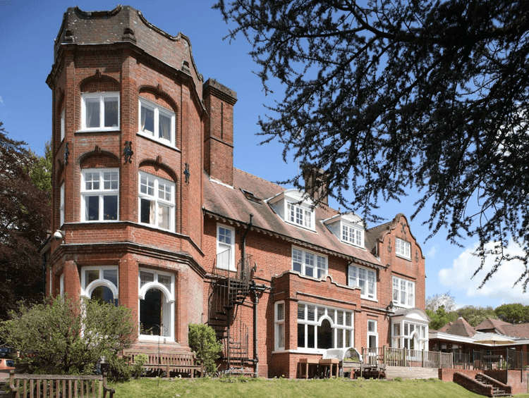 Huntington House Care Home, Hindhead, GU26 6BG