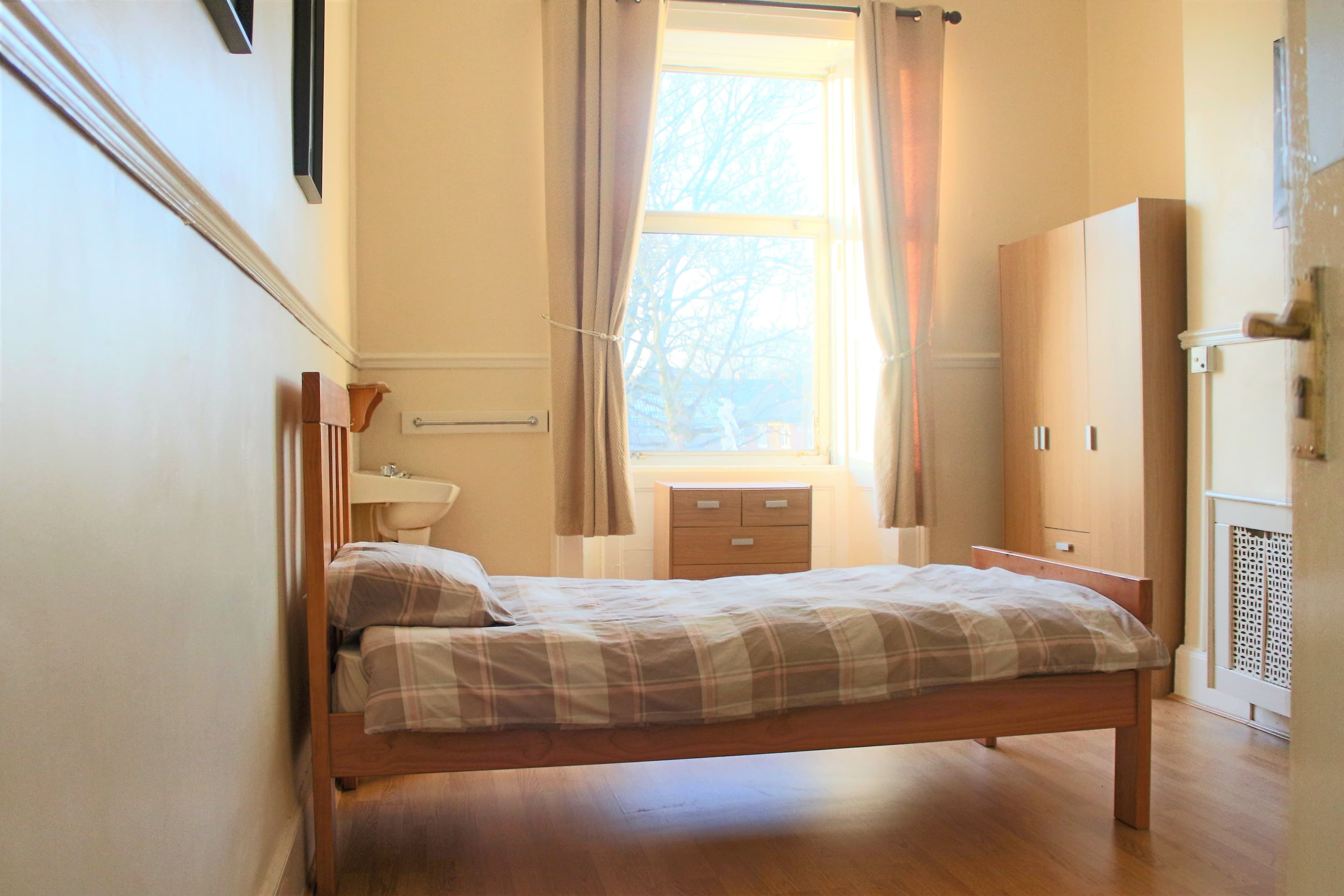 Caring & Leading - Westwood Lodge care home - 006