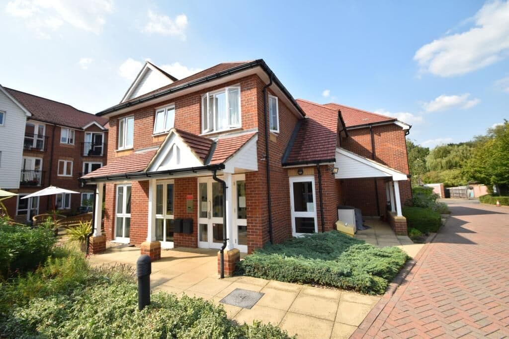 Highpoint Senior Living - Eadhelm Court in Eadhelm Court, Penlee Close, Edenbridge, TN8 5FD - 000