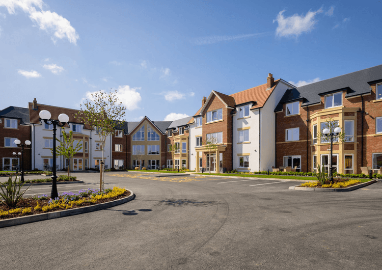 Louth Manor-main-image
