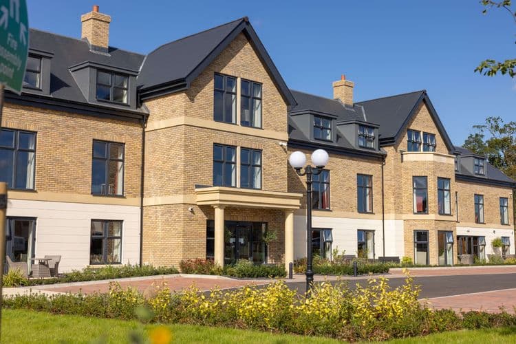 Sleaford Manor-main-image