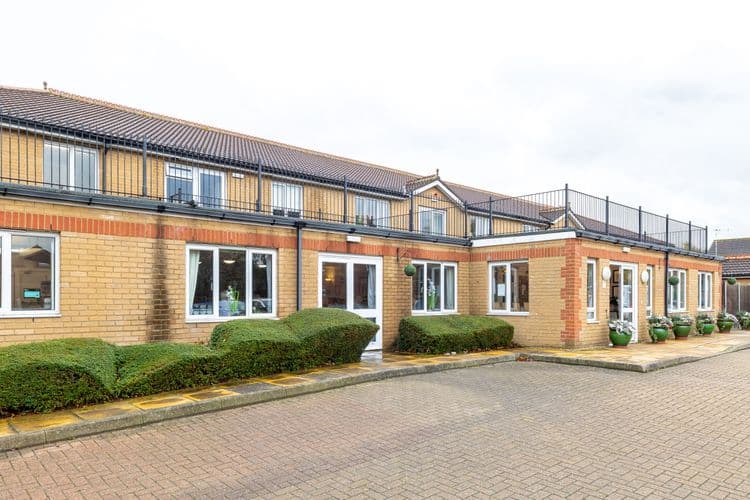 Oaklands-main-image