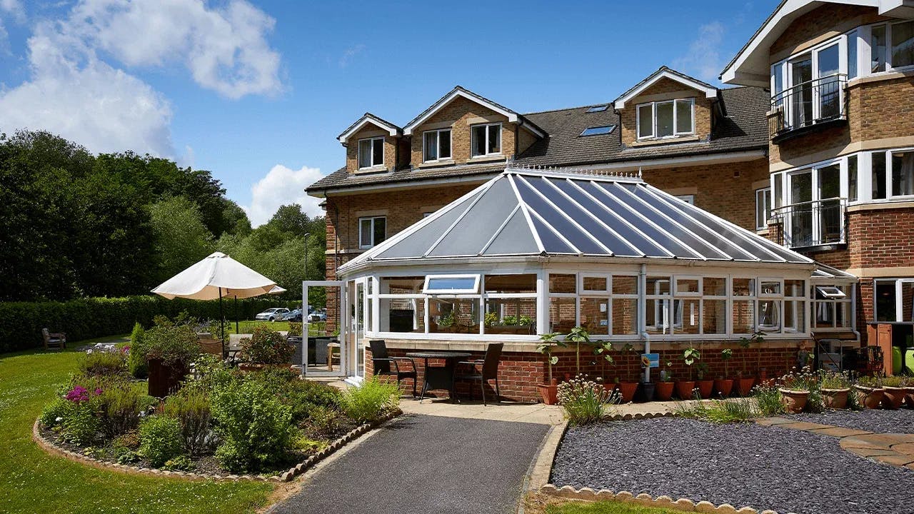 Avery Healthcare - Loxley Park care home 9