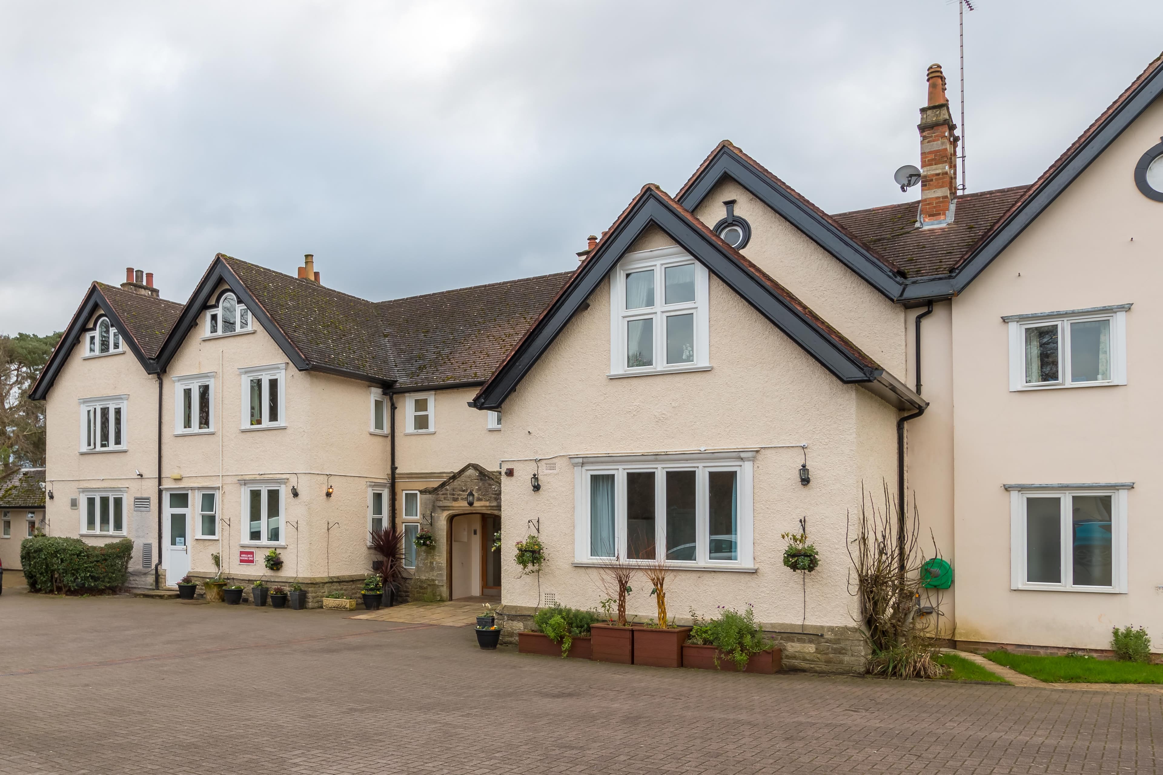 Exterior of Oxford Beaumont Care Home in Oxford, Oxfordshire