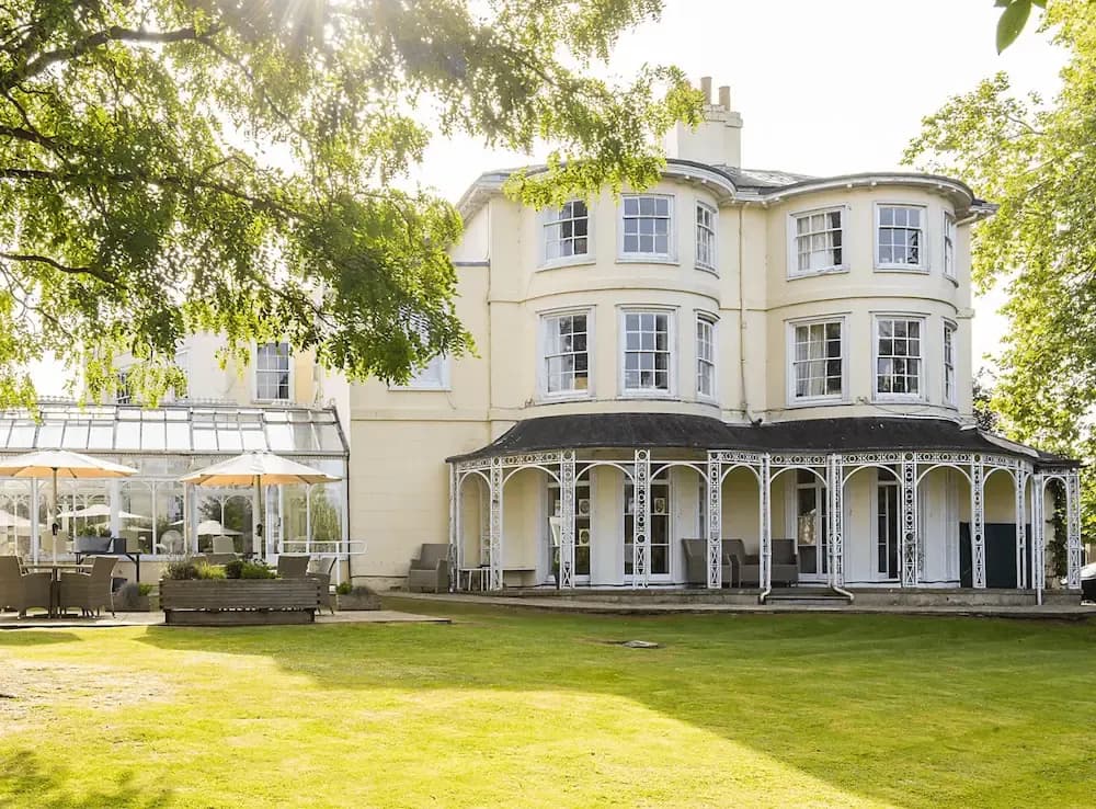 Bridge House of Twyford Care Home exterior and garden