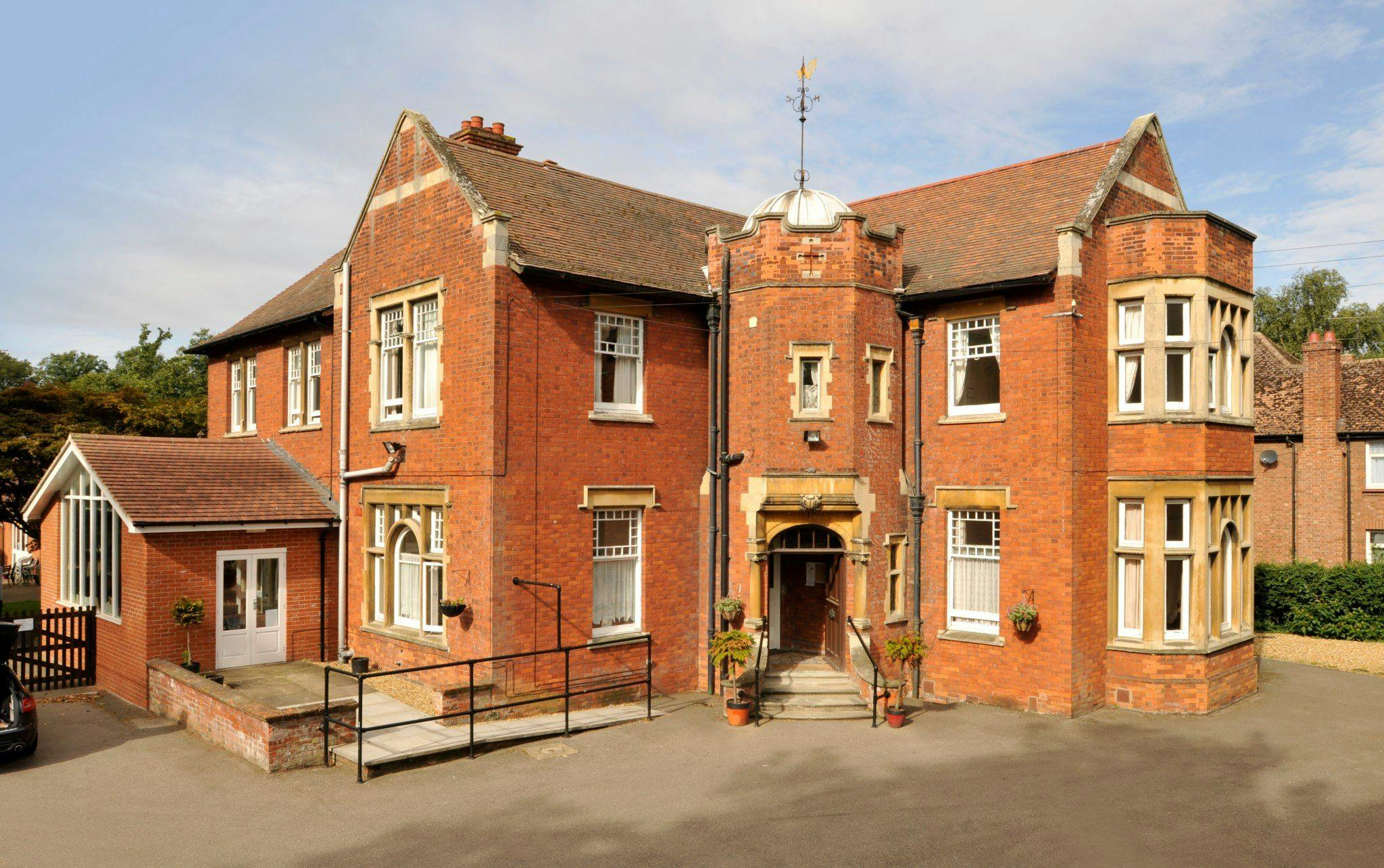 Country Court - Lyncroft care home 3