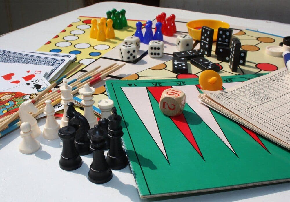 7 traditional board games that you can play online