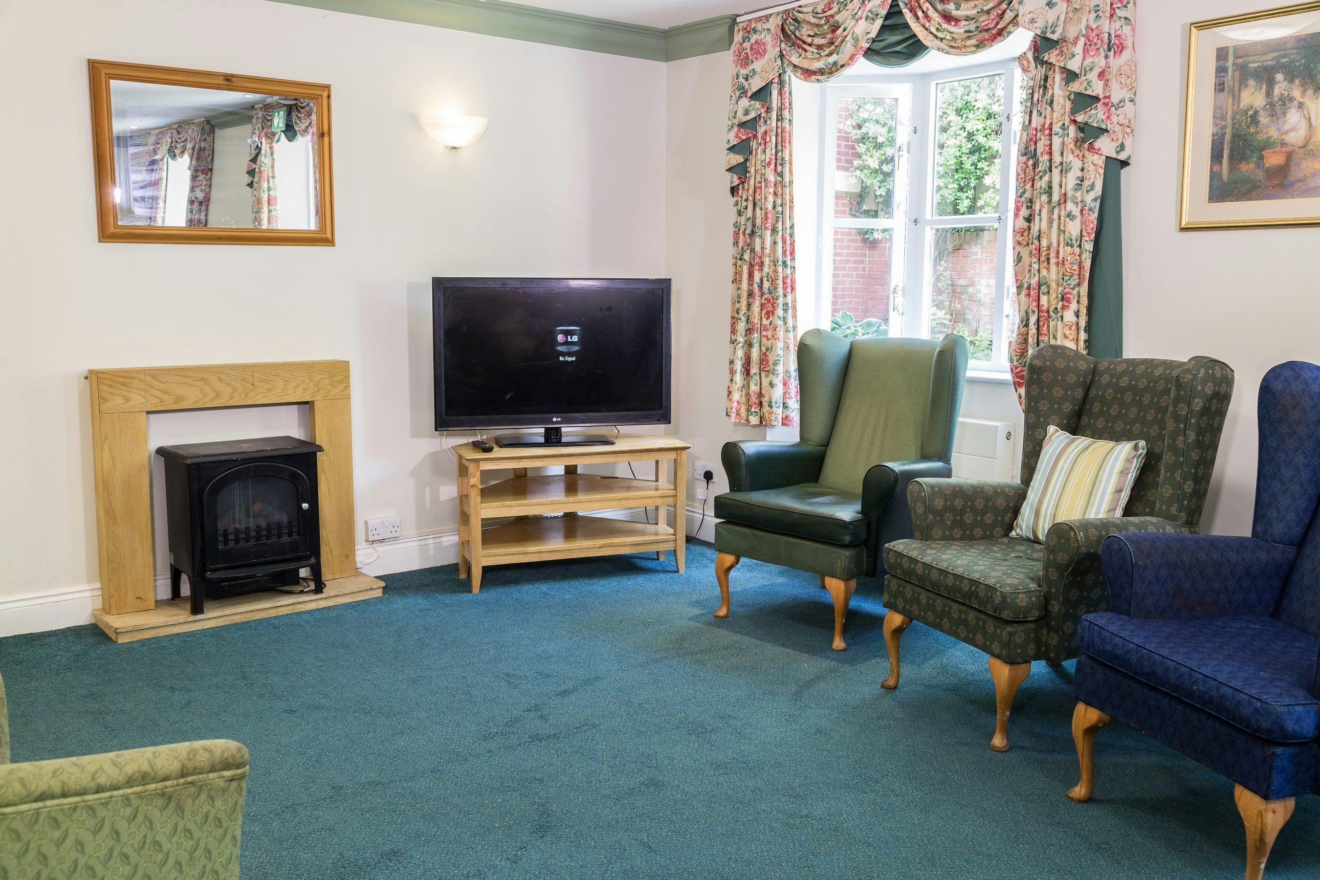 Barchester Healthcare - Hollyfields care home 6