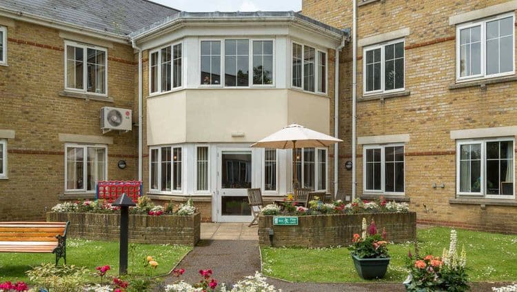 Elizabeth Court-main-image