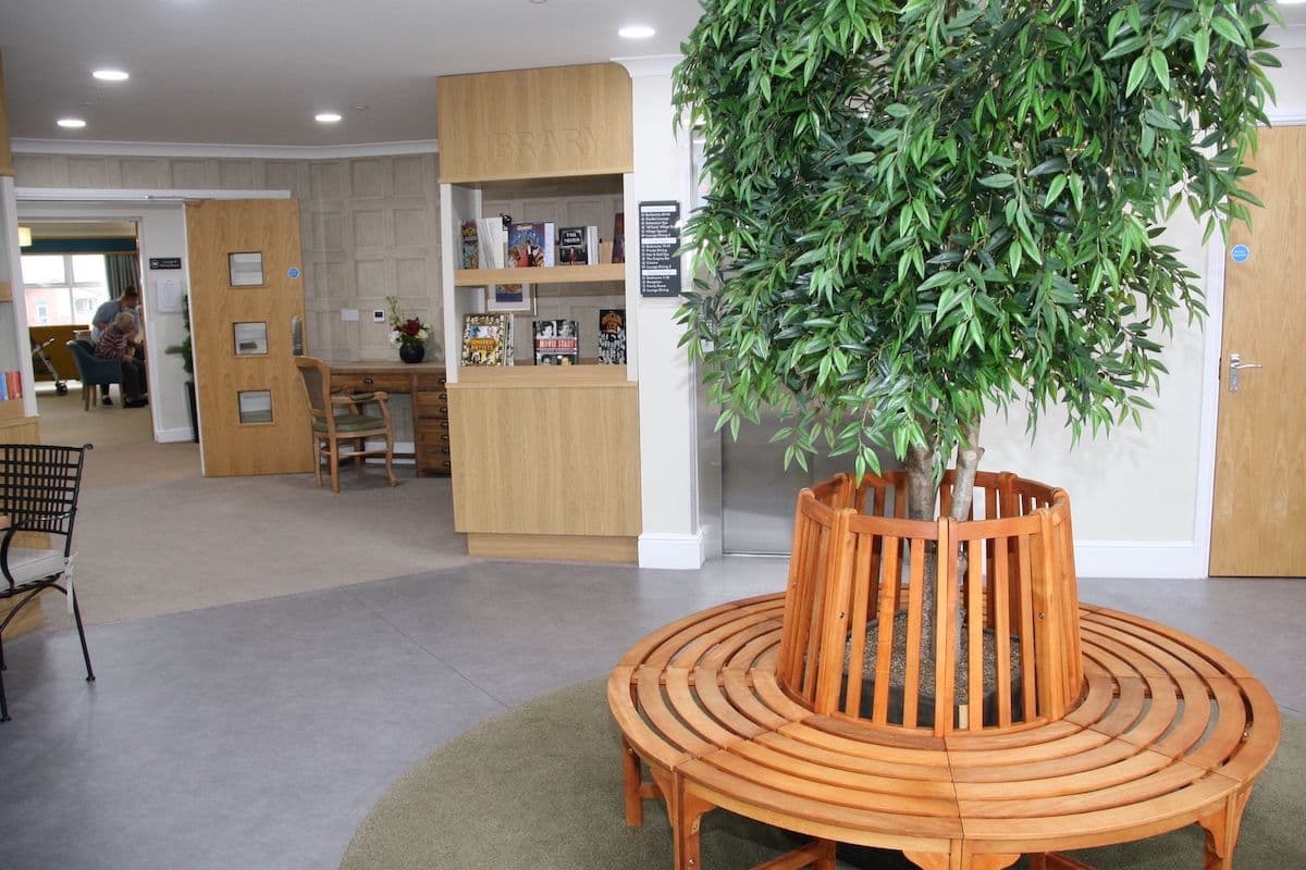 Country Court - Lakeview Lodge care home 8