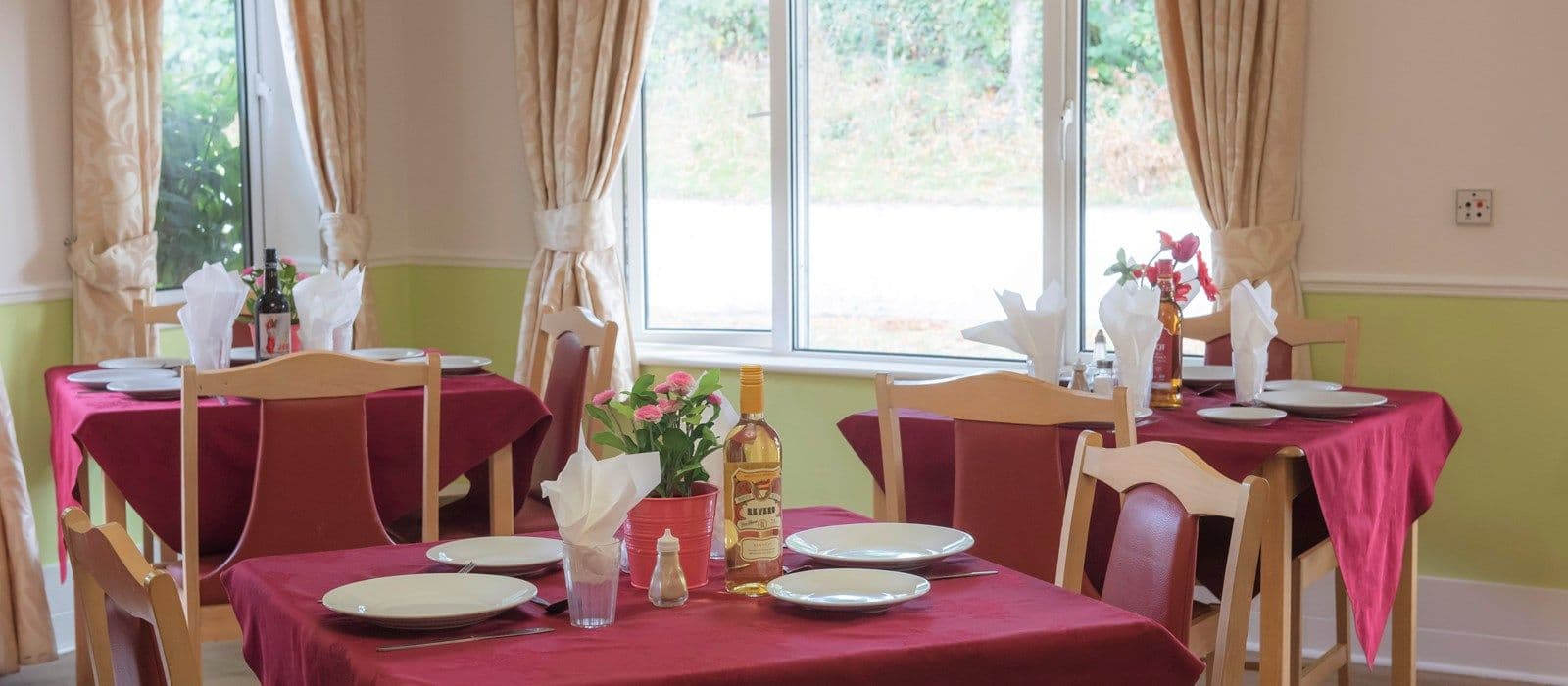 Four Seasons Health Care - Charlton Park care home 5