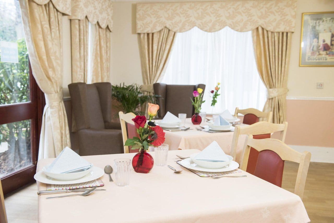 Four Seasons Health Care - Charlton Park care home 6