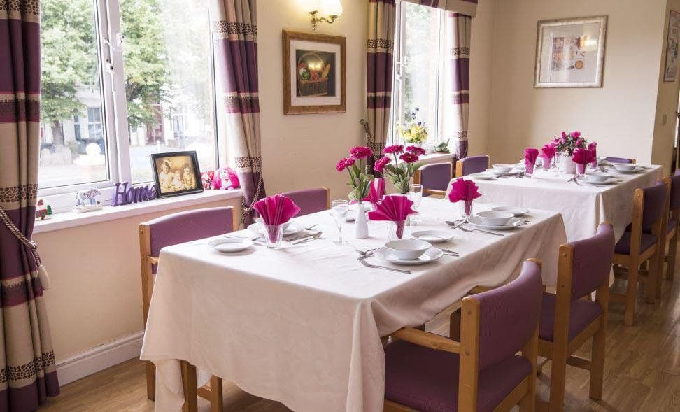 Four Seasons Health Care - Lansdowne care home 4